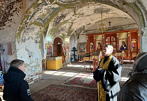 В Белозерском районе школьники посетили старинный Свято-Никольский храм
