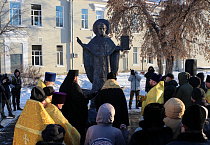 В Кургане освятили памятник святителю Николаю Чудотворцу