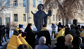 В Кургане освятили памятник святителю Николаю Чудотворцу 