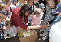 В Кургане Союз православных женщин порадовал подарками участников детского праздника