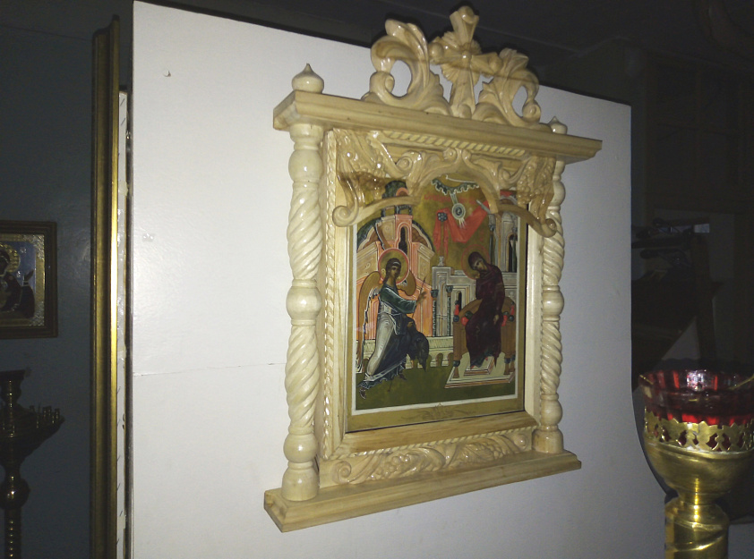 В Благовещенском храме Кургана установили новый киот для храмовой иконы