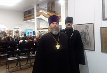 В Кургане священники побывали на открытии выставки «За землю Русскую!»