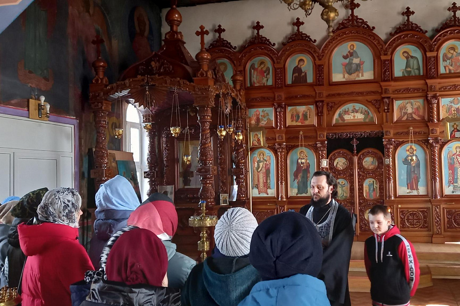 В храме посёлка Лебяжье побывали туристы из Варгашей