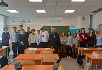 Священник провёл уроки семьеведения в курганской школе