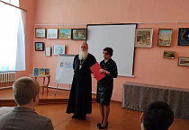 Сельский священник провел беседу «Живое слово духовной мудрости»