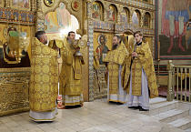 Память святителя Агафангела почтили в курганском кафедральном соборе