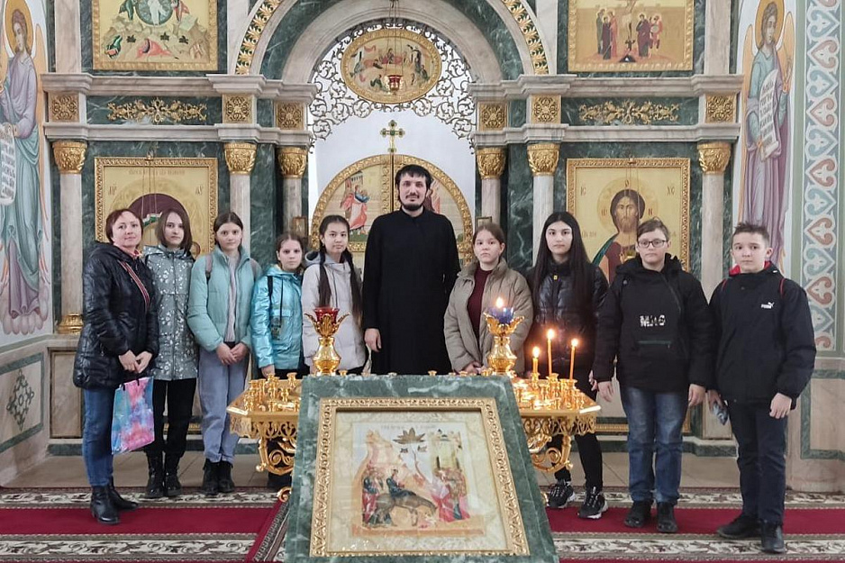 Ученики Петуховской школы посетили Частоозерский храм