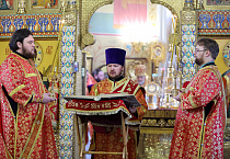 Архиереи Курганской митрополии совершили Литургию в Александро-Невском соборе