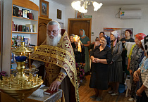В Варгашинском храме совершили праздничную Литургию и освятили мёд