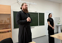 По инициативе сельского священника в Межборской школе прошёл урок о патриотизме