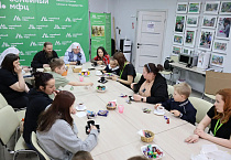 В Кургане священник и сестры милосердия посетили Центр помощи семье и детям