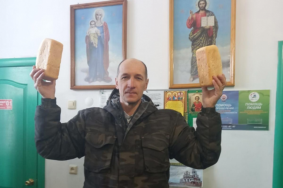 В курганском «Сквере Милосердия» за две недели февраля выдано 600 булок хлеба