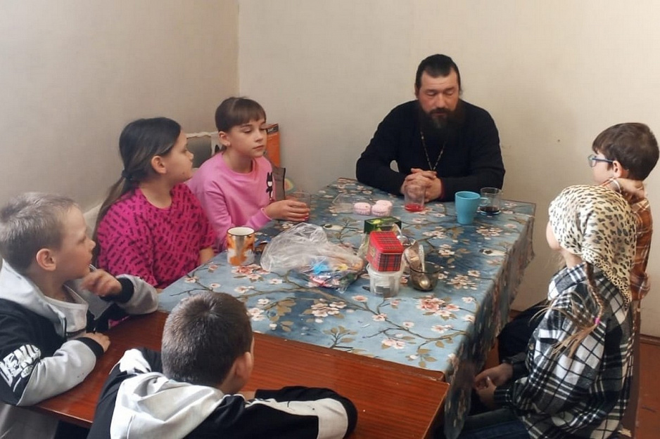 В Половинном священник встретился с членами объединения «Свеча Православия»