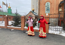 Возле курганского храма проводили Масленицу