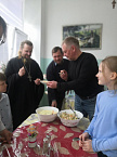 В курганской  «Папиной школе» мальчиков учат не только строгать, но и готовить салаты