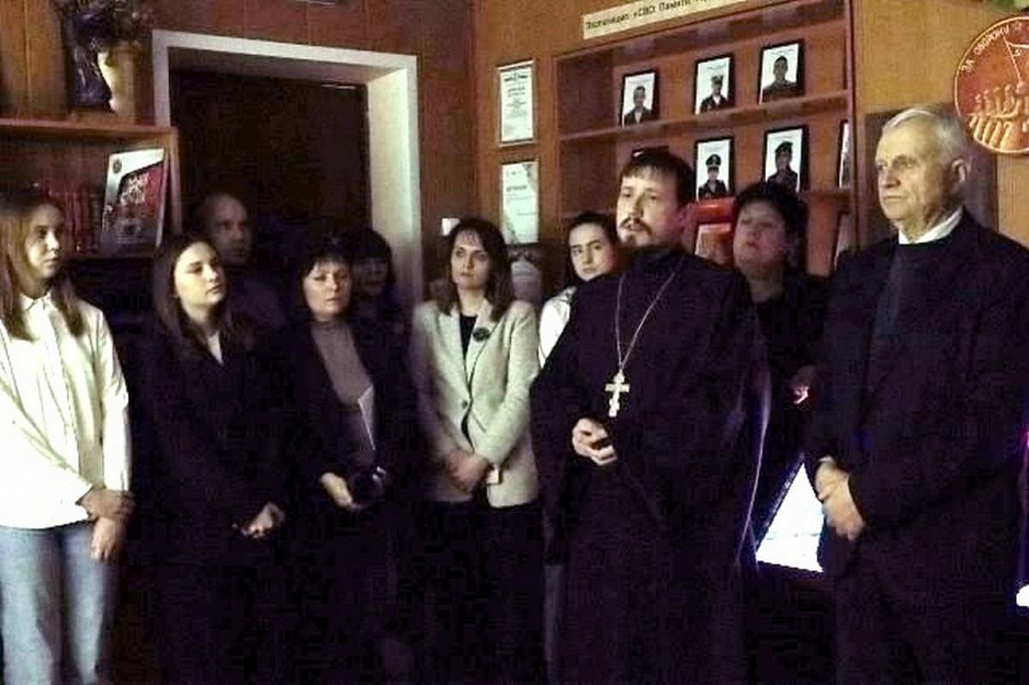 В Кургане священник принял участие в открытии экспозиции «СВО: памяти героев-зауральцев»