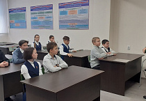 В Кургане воспитанники православной гимназии побывали в военно-учебном центре КГУ
