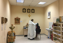 Молебен, песни и стихи: в Курганском перинатальном центре побывали представители Порт-Артурского прихода
