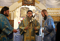 Митрополит Даниил совершил богослужение в Успенском храме поселка Варгаши
