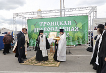 В Кургане возле Воробьёвых гор открылась православная Троицкая ярмарка 