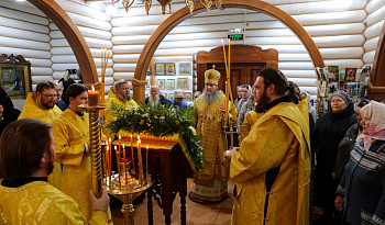 Всенощное бдение в курганском храме Рождества Святителя Николая