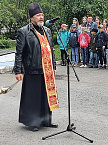Петуховский священник в День памяти и скорби участвовал в митинге