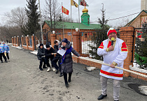 Возле курганского храма проводили Масленицу