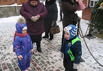 Юные курганцы состязались в «Рождественских забавах» возле собора Александра Невского