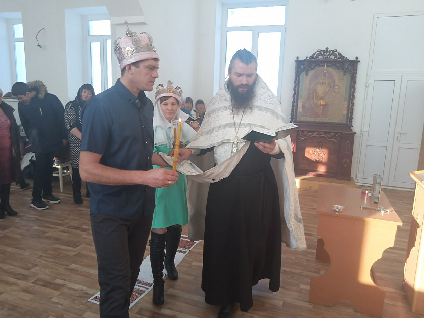 В новом храме в честь Покрова Пресвятой Богородицы села Мокроусово прошла первая Божественная литургия