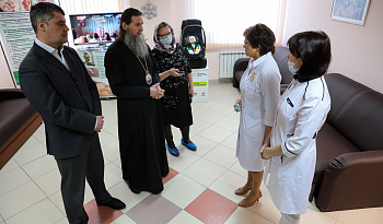 Митрополит Даниил посетил Курганский перинатальный центр