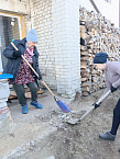 Прихожане сельского храма навели порядок на прилегающей территории