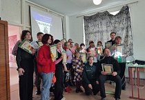 На приходе села Петухово озеленили храм и наградили участников детского конкурса
