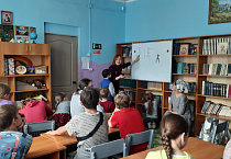 В Кургане воспитанники воскресной школы беседовали с библиотекарем об учителях словенских