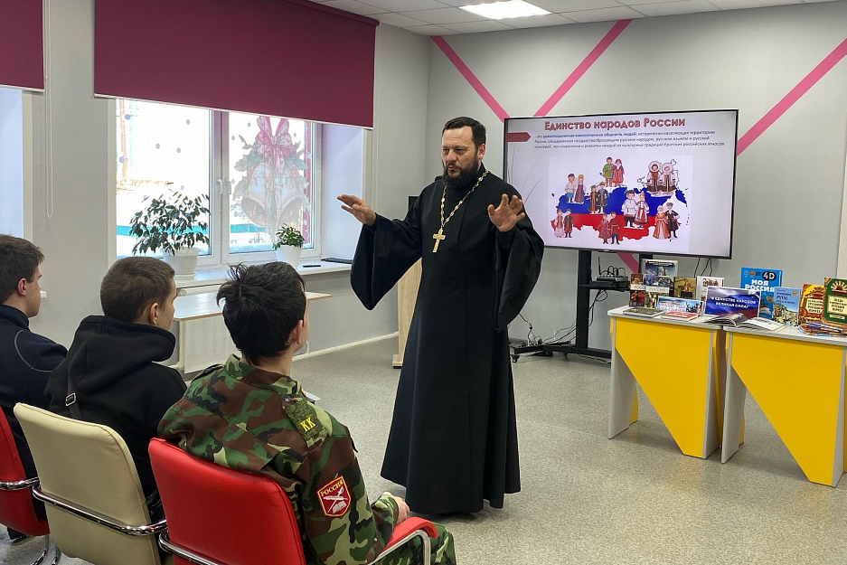 В Лебяжье настоятель православного прихода рассказал о единстве народов России