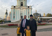 Митрополит Даниил и сенатор Сергей Муратов помолились в Троице-Сергиевой лавре