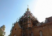 Епископ Пармен обсудил с благотворителем продолжение строительства нового храма в Варгашах