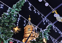 Главный собор Кургана встречает Рождество Христово в праздничном украшении