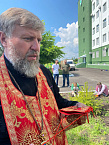 Курганский священник инициировал высадку роз в Госпитале-45