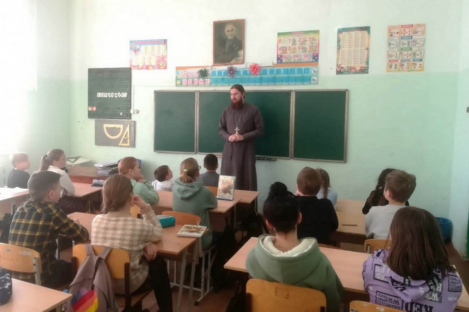 Поучительные истории интересные факты и немного юмора: зауральский священник побывал в сельской школе