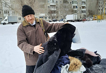 В курганском «Сквере Милосердия» кормят горячими обедами и помогают в социальной адаптации