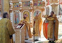 Память протоиерея Григория и матушки Нины почтили в храме микрорайона Смолино