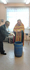 Курганский священник посетил дом-интернат для престарелых и инвалидов