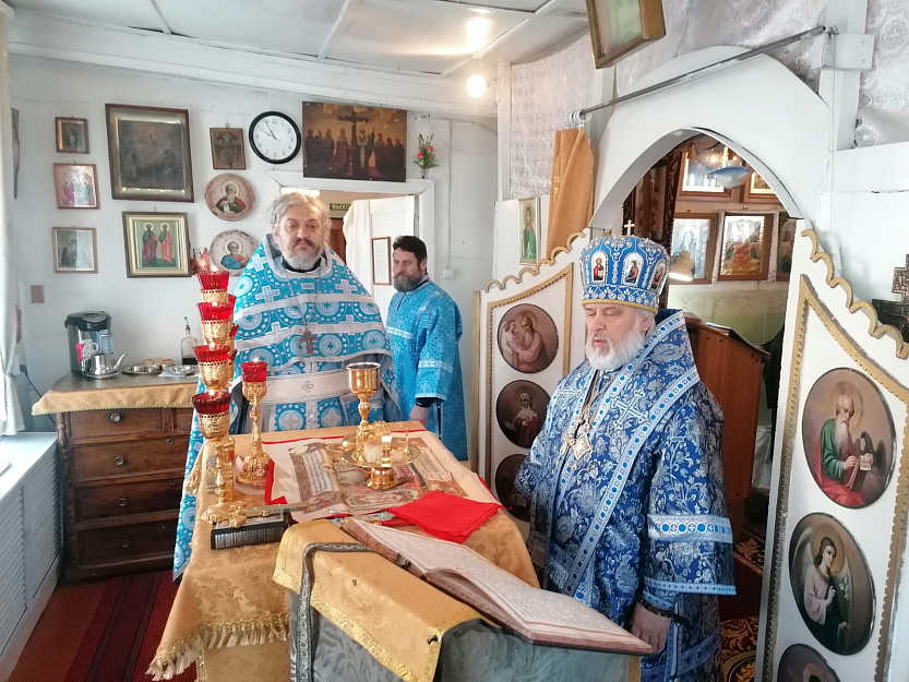 Епископ Пармен совершил праздничную Литургию в варгашинском храме