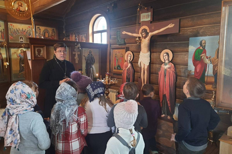 В Зауралье сельские школьники побывали в городском храме