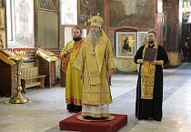 Память святителя Агафангела почтили в курганском кафедральном соборе