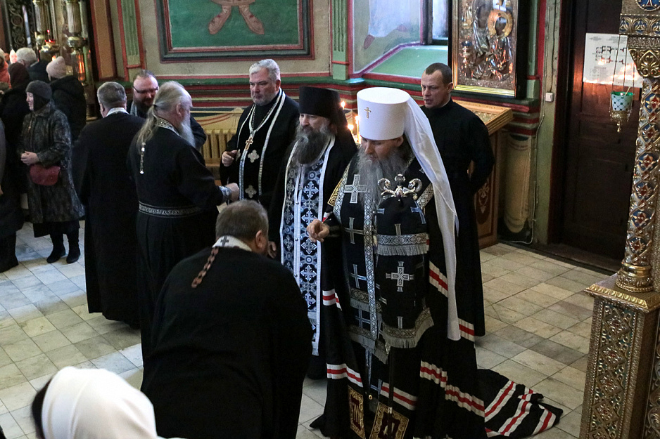 Митрополит Даниил в Александро-Невском соборе возглавил вечерню с Чином прощения