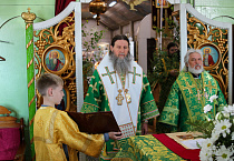Митрополит Даниил совершил Литургию в престольный праздник Свято-Духовского храма в Смолино