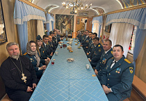 Сотрудники управления специальной пожарной охраны помолились в Пантелеимоновском храме Кургана