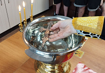 Курганский священник провел в наркодиспансере соборную молитву и водосвятный молебен