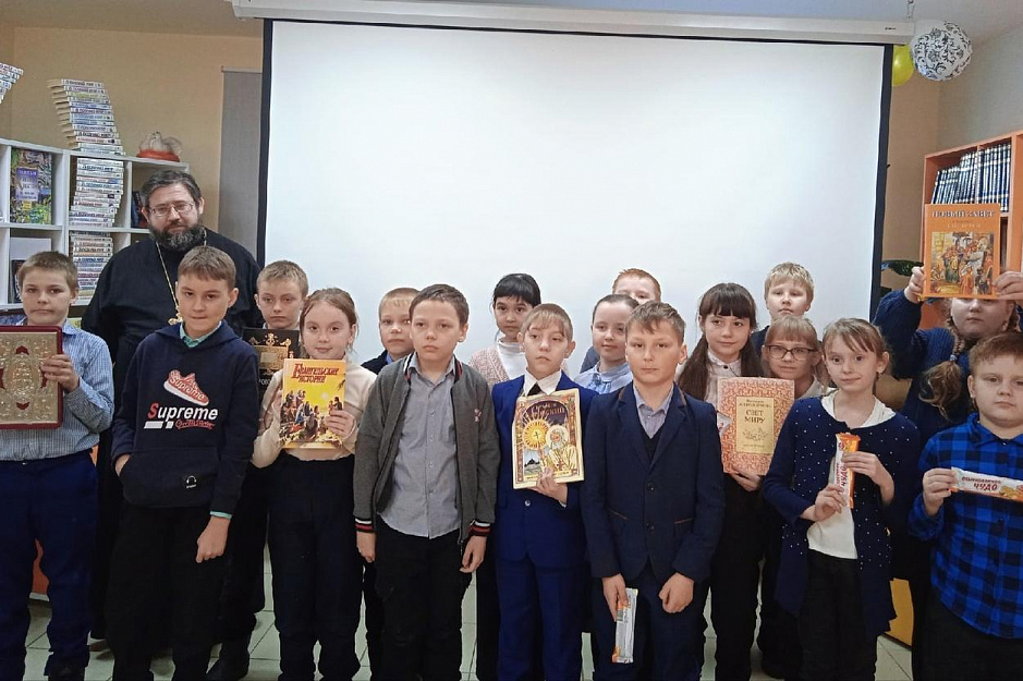 В детской библиотеке города Макушино состоялась встреча «Добротой полна душа...», приуроченная ко Дню православной книги